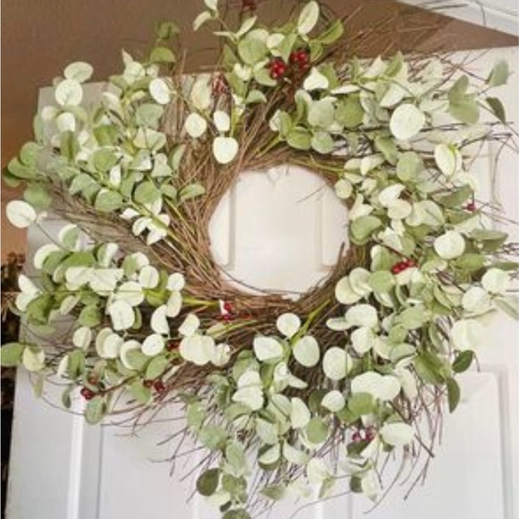 Winter Silver Dollar Wreath, 24” - Picture 7 of 10